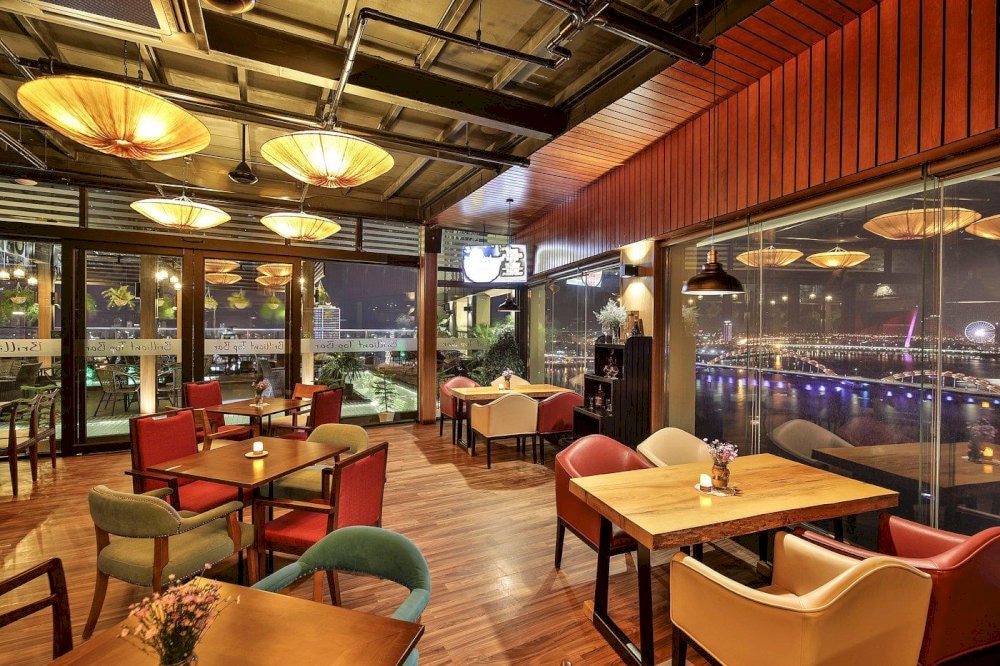 A romantic setting with exquisite beverages and dazzling city lights, creating an unforgettable night 